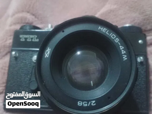 كاميرا فيلمية Zenit TTL مع العدسة الأسطورية Helios-44M (بحالة ممتازة)