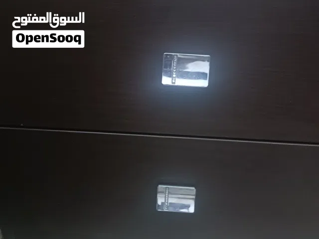 زوز كوميدنا وأدراج عدد أربعة للبيع بحالة جيدة جدا جدا  المكان بن عاشور مقابل كافي لاتي