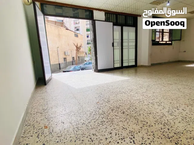 محل للايجار ف الدهماني ماشاءالله فيه حمام ومطبخ للاستفسار ع وتساب رجاءً فقطط باقي العرض تحت للقراءة