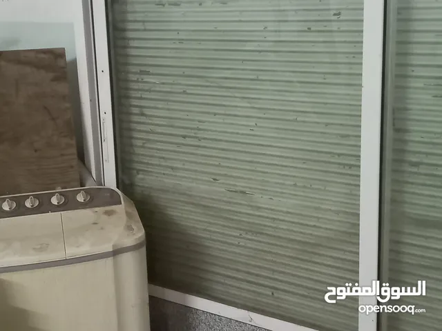 باب مخزن المنيوم وباب حديد