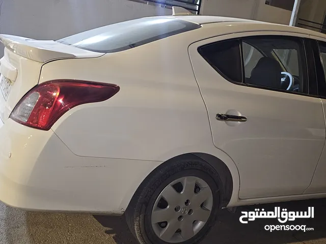 السلام عليكم نيسان سني موديل 24 الشكل الجديد ماشيه 40 الف بيهه حادث مثل ماوضح بل مقطع السعر130 وبيه