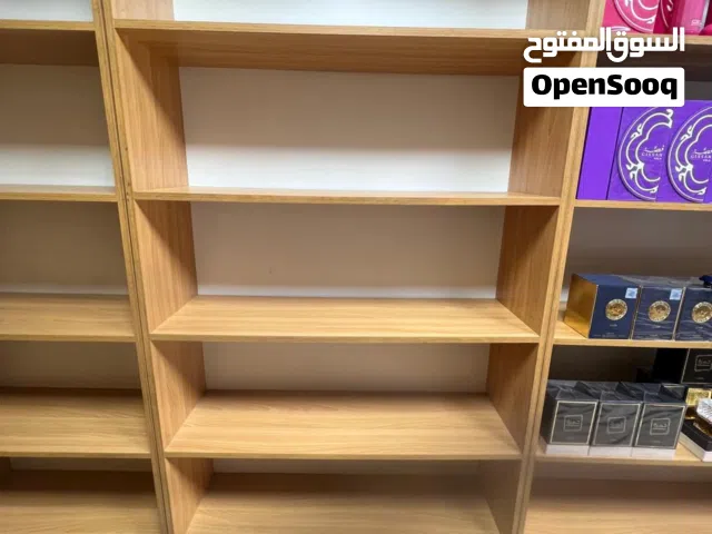 رفوف لبيع مستعمله شي قليل