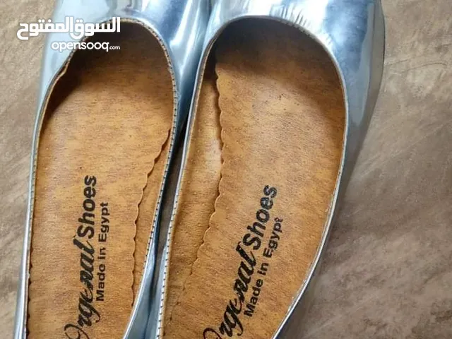 حذا فضي مقاس40