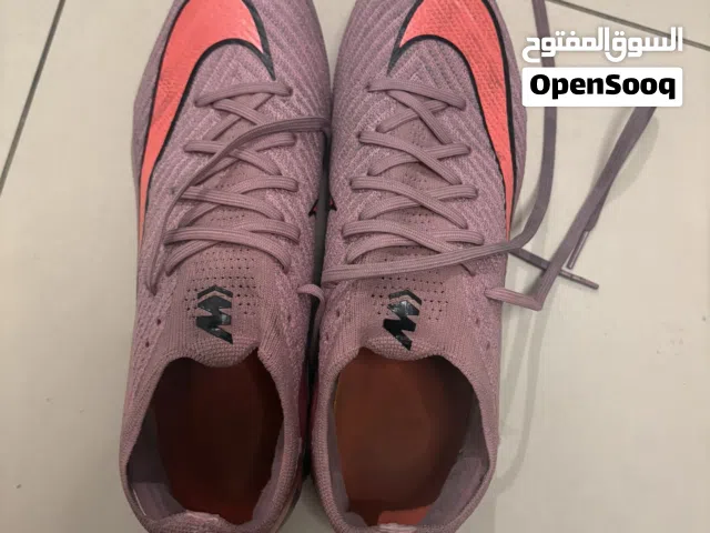 3أحذية كرة قدم Elite مستعملة مباراتين