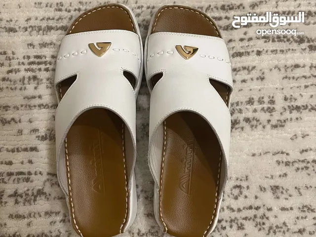 43 Slippers & Flip flops in Al Ain