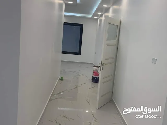 شقة جديدة مكتبية وإدارية للإيجار ماشاء الله في مدينة طرابلس منطقة زناته جديده