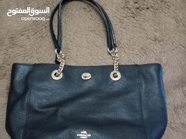 شنطة وحقيبة جلدية فاخرة وانيقة من دار الازياء COACH مصنوعة من اجود انواع الجلود الاصلية الطبيعية%100