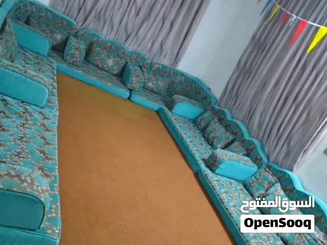 جلسة عربيه مستعمله بحاجه لتغيير وجوه