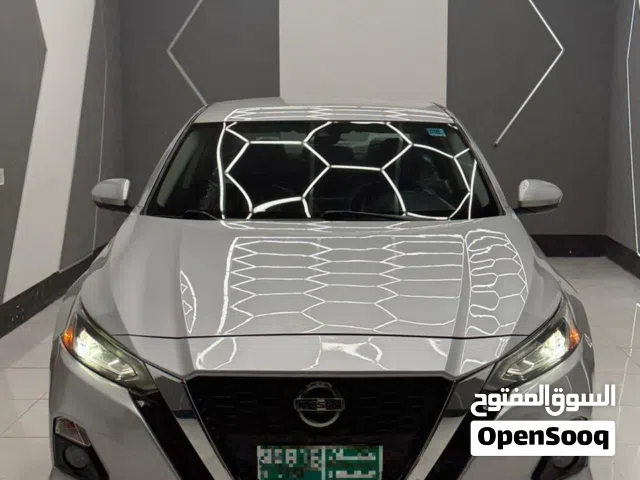 2022 نيسان التيما SV