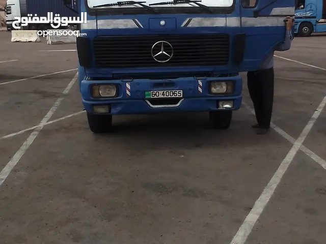 Flatbed Mercedes Benz 1983 in Al Karak