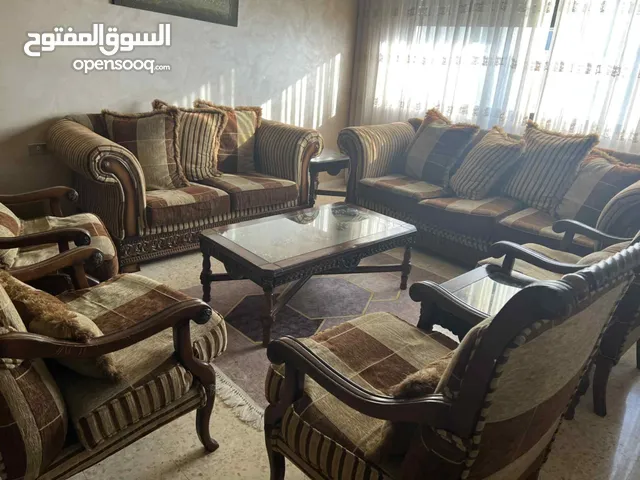 طقم كنب من اربع كنب مفرد وواحد مجوز وواحد ثلاثي بحالة جيدة