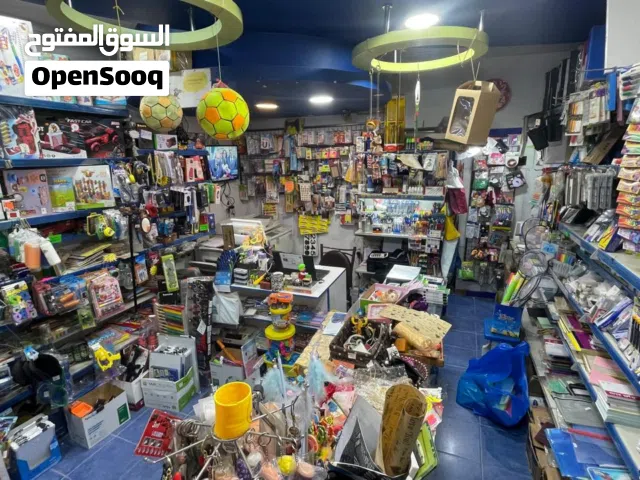 مكتبة للبيع بسعر مغري جدا جدا