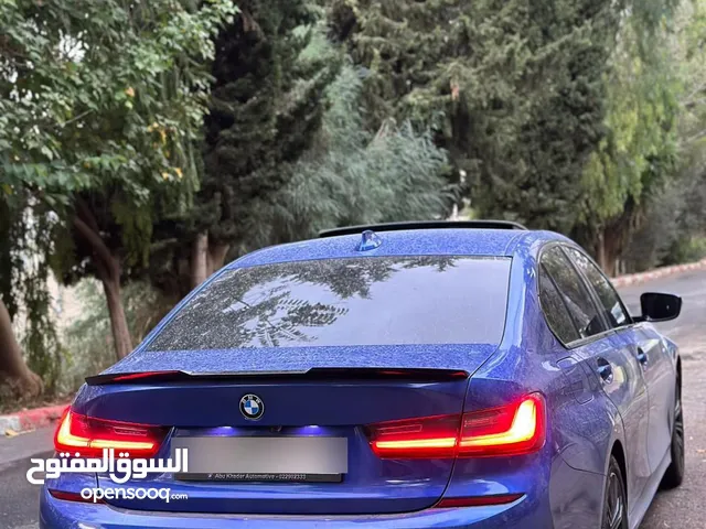 فرش بني مميزBMW 320i 2022