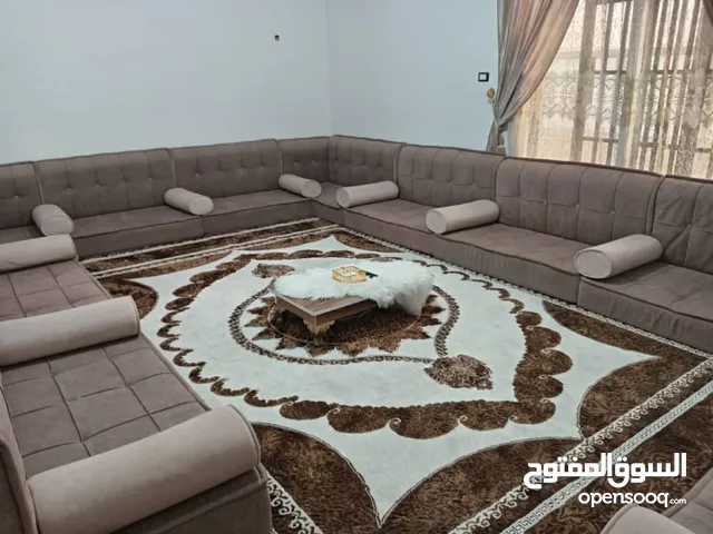 مجلس لضيوف مستعمل شبه جديد