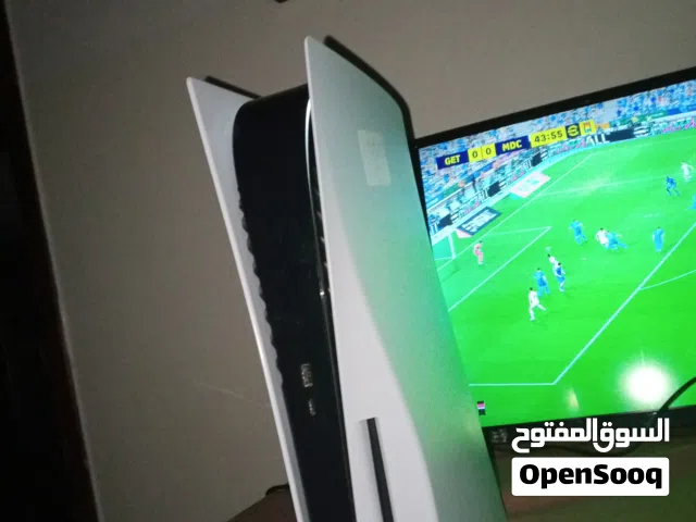 بلاستيشن 5 معاه شنطه و باكوه بسعر قابل لنقاس فيه 16 لعبة وفيه 57 ليرا اي طقريباً 2.5 دولار.