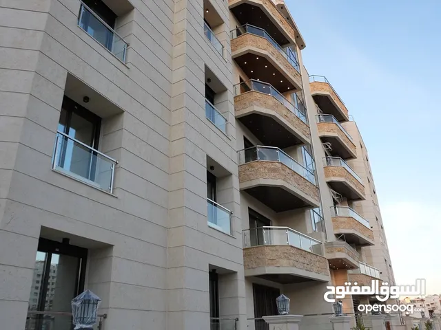 شقة أرضية للبيع 105م مع ترس 25م (سكنية - استثمارية) في ديرغبار شارع ال 60 ، مطبخ راكب ، تدفئة غاز