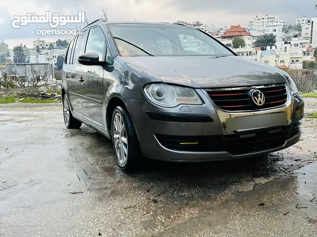 Used Volkswagen Touran in Hebron