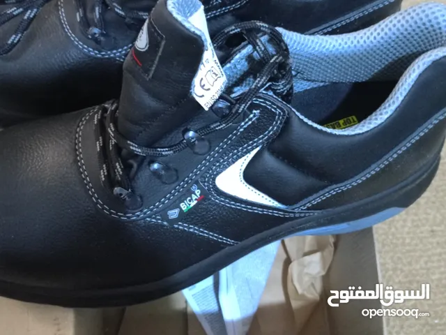 44 Sport Shoes in Benghazi