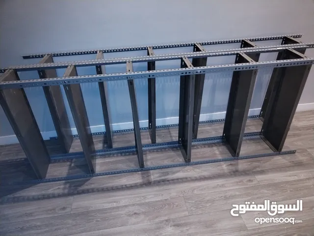 عدد 2 أرفف عرض وتخزين