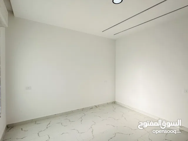 شقة تشطيب تام للبيع السراج طريق المواشي بعد صالة رويال