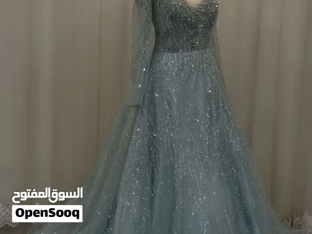 فستان حفلات فخم للبيع