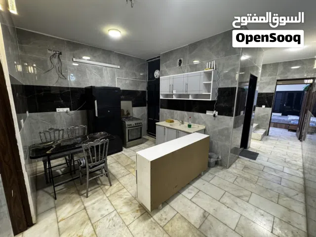 بيت مؤثث للأيجار او البيع في حي العدل شارع القادة
