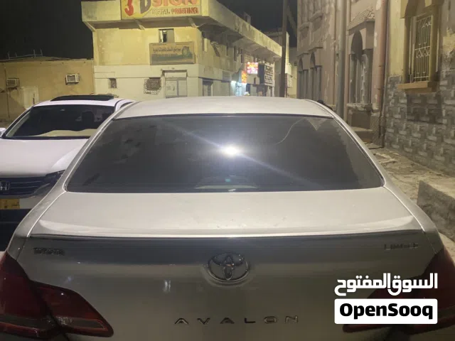 2025 تويوتا افالون Limited
