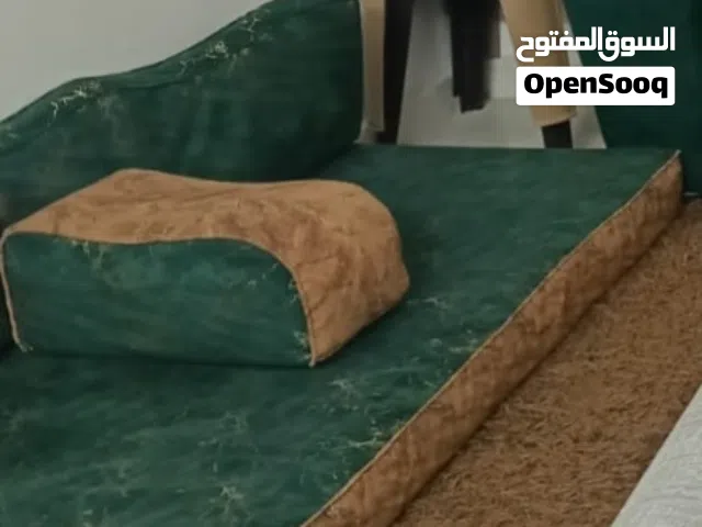 ثوب فرشه مع مسند ظهر ومسند يد عدد 3  السعر الواحد 10