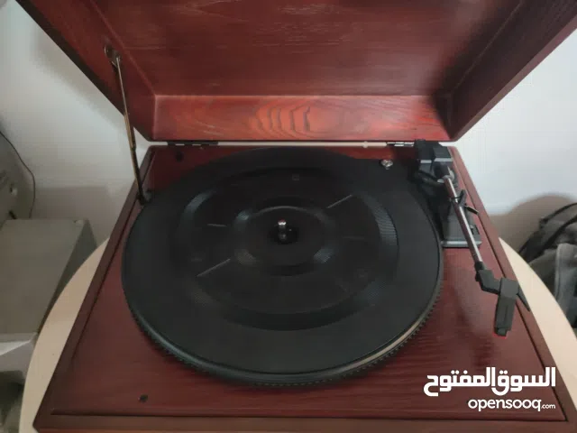 مشغل اسطوانات بالراديو الثمن 375 د.ل