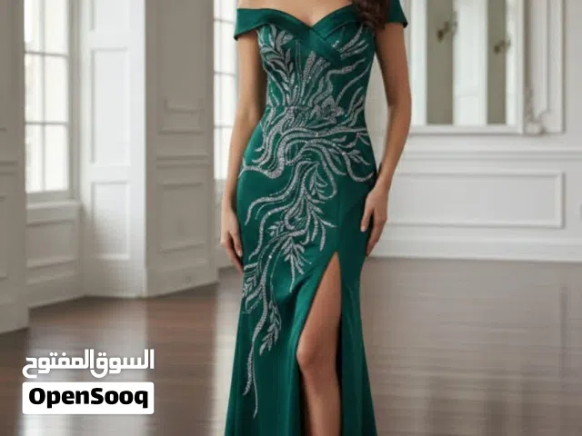 فستان سهرة أخضر زمردي