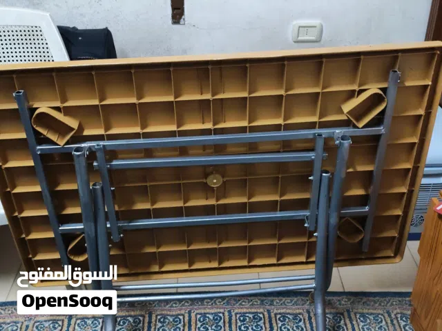 طاوله وعصارة برتقال بحاله ممتاز