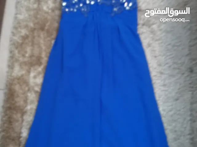 فستان سهرة طويل لون ازرق تقريبا جديد لبسة واحدة فقط