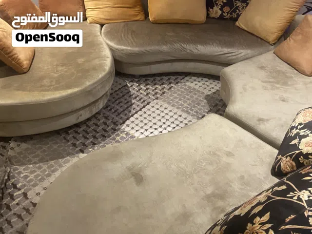 للبيع طقم كنب صالة بتصميم دائري مودرن ومميز جداً