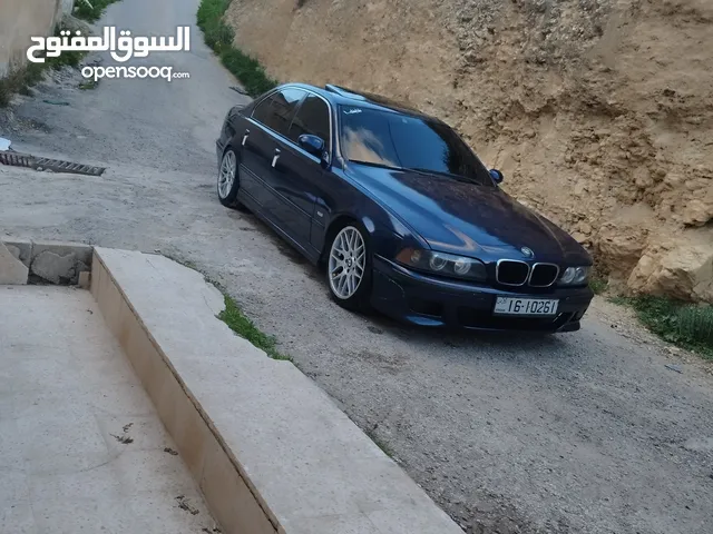 BMW M5 525