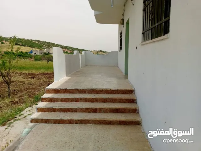 135 m2 4 Bedrooms Townhouse for Sale in Ajloun I'bbeen