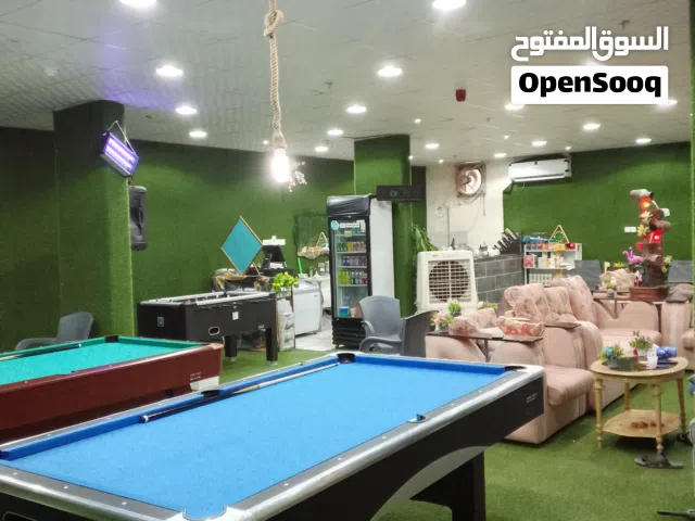 طاولات بلياردو مع الفريره الجيم شبه جديد بقراطيصهن تغلق المحل قبل يفتح  موجودا في نجران والسعر بنصف