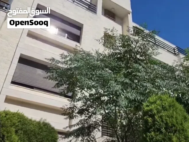 للبيع روف غير مفروش 365م واسع بقلب أم أذينه من المالك مباشرة.