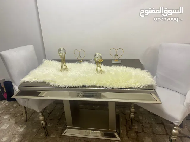 طاولة سفرة مع اربع كراسي