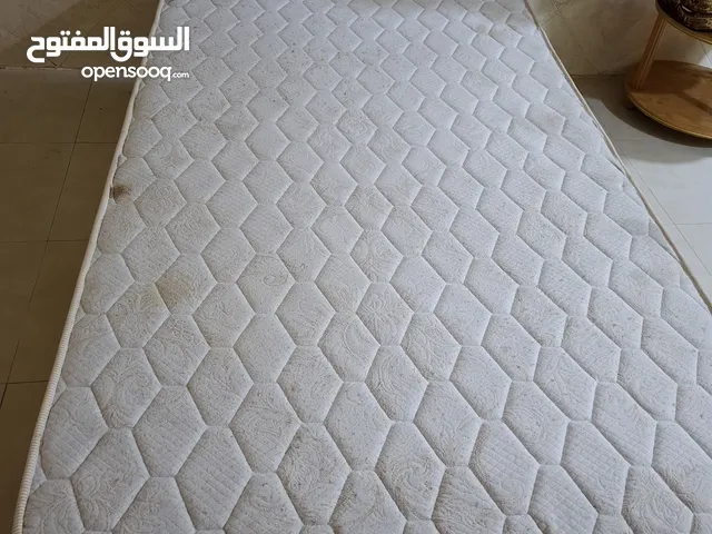 سرير نوم مفرد و نص مع المرتبة