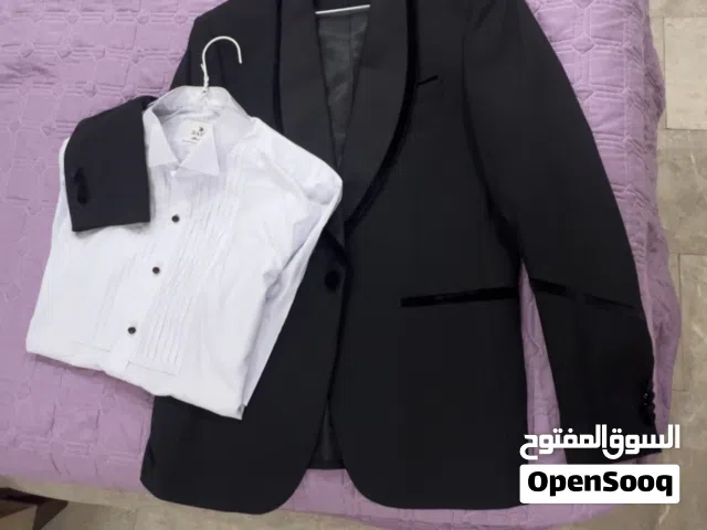 بدلة توكسيدو رجاليه بالليبل نظيفه جدا ماركة bash الي بمنصور ستره وقميص ابيض