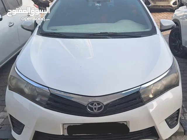 Toyota Corolla 2014, GCC, very clean, no accidents, no defects, second owner, 180km, leather seats