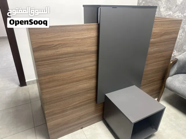 كاورنتر مكتب استقبال مضيئ  خشب ايجر الماني  غير مستعمل بحالة ممتازة