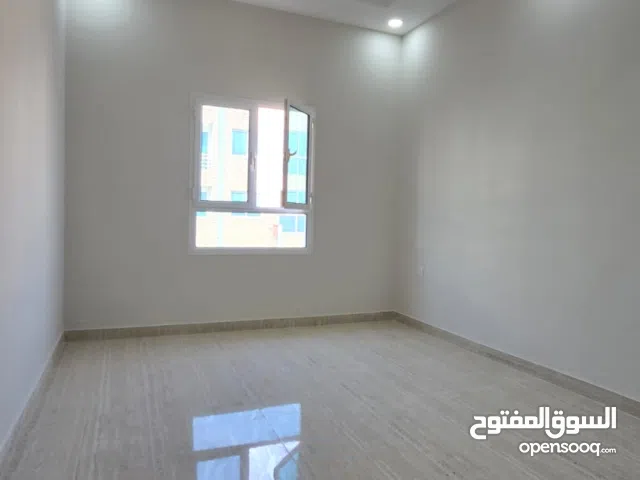 للايجار شقه تجارية في الحد الجديده مع المكيفات