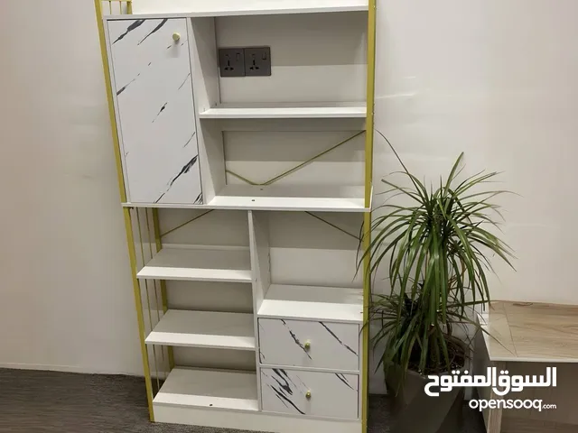 مكتبة خشبية