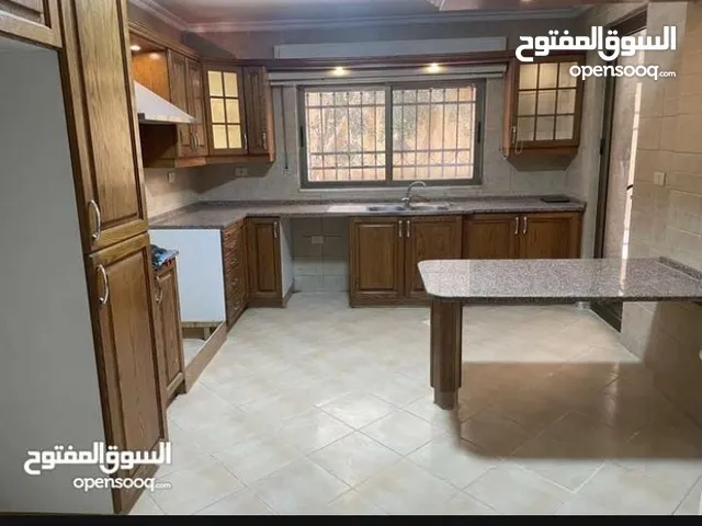 شقة فارغة للايجار في دير غبار