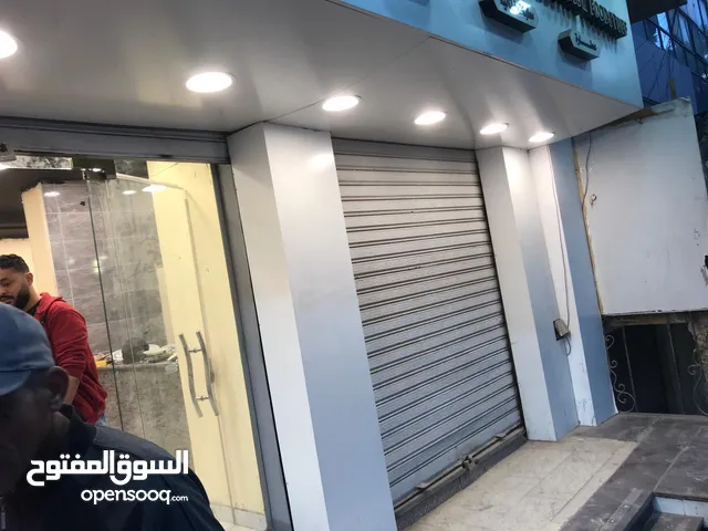 فرصه محل للايجار بموقع تحفه على مكرم عبيد وميدان معهد الالس