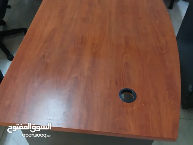 طاولات مكتب