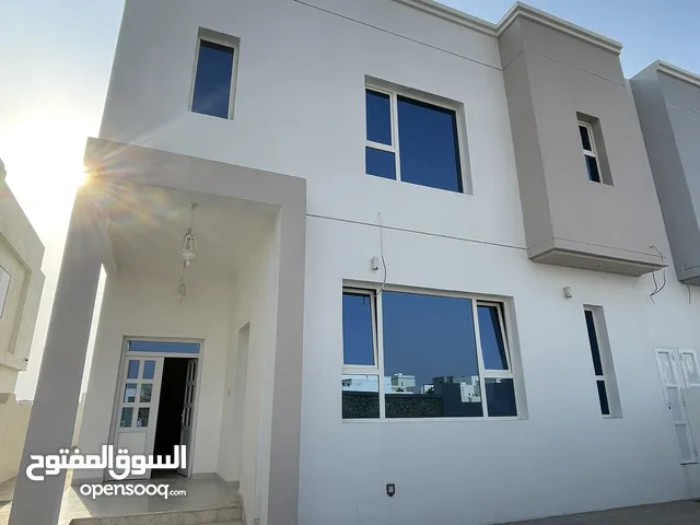 ڤيلا كبيرة للبيع في المعبيلة