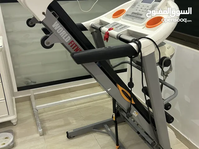 جهاز مشي كهربائي World Fitness بحالة ممتازة