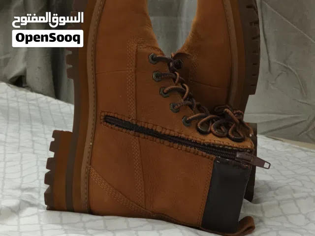 إقرأ الوصف) بوت ماركة تمبرلاند(Timberland) العالمية قياس 43 جلد طبيعي مقاوم للماء ب 105 ألف دينار